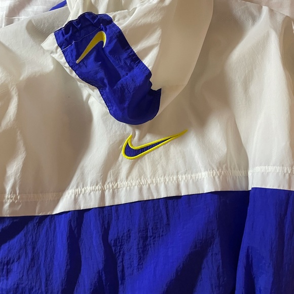Nike Wind Breaker - Picture 5 of 10